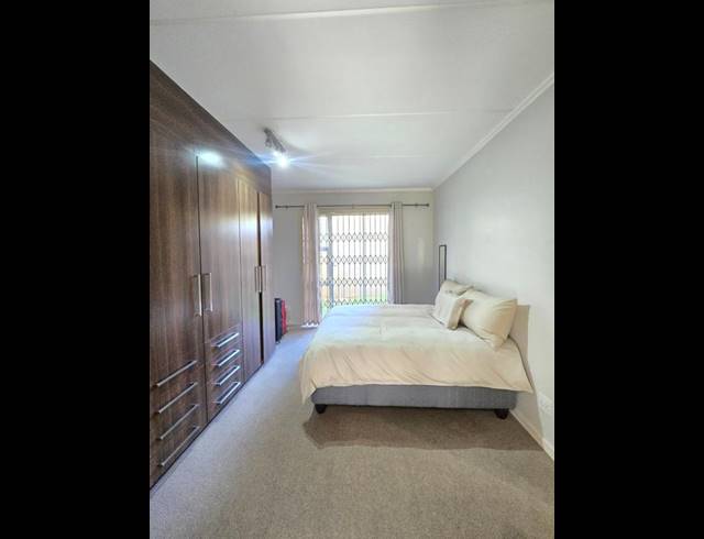 2 BEDROOM APARTMENT FOR SALE IN BRYANSTON
